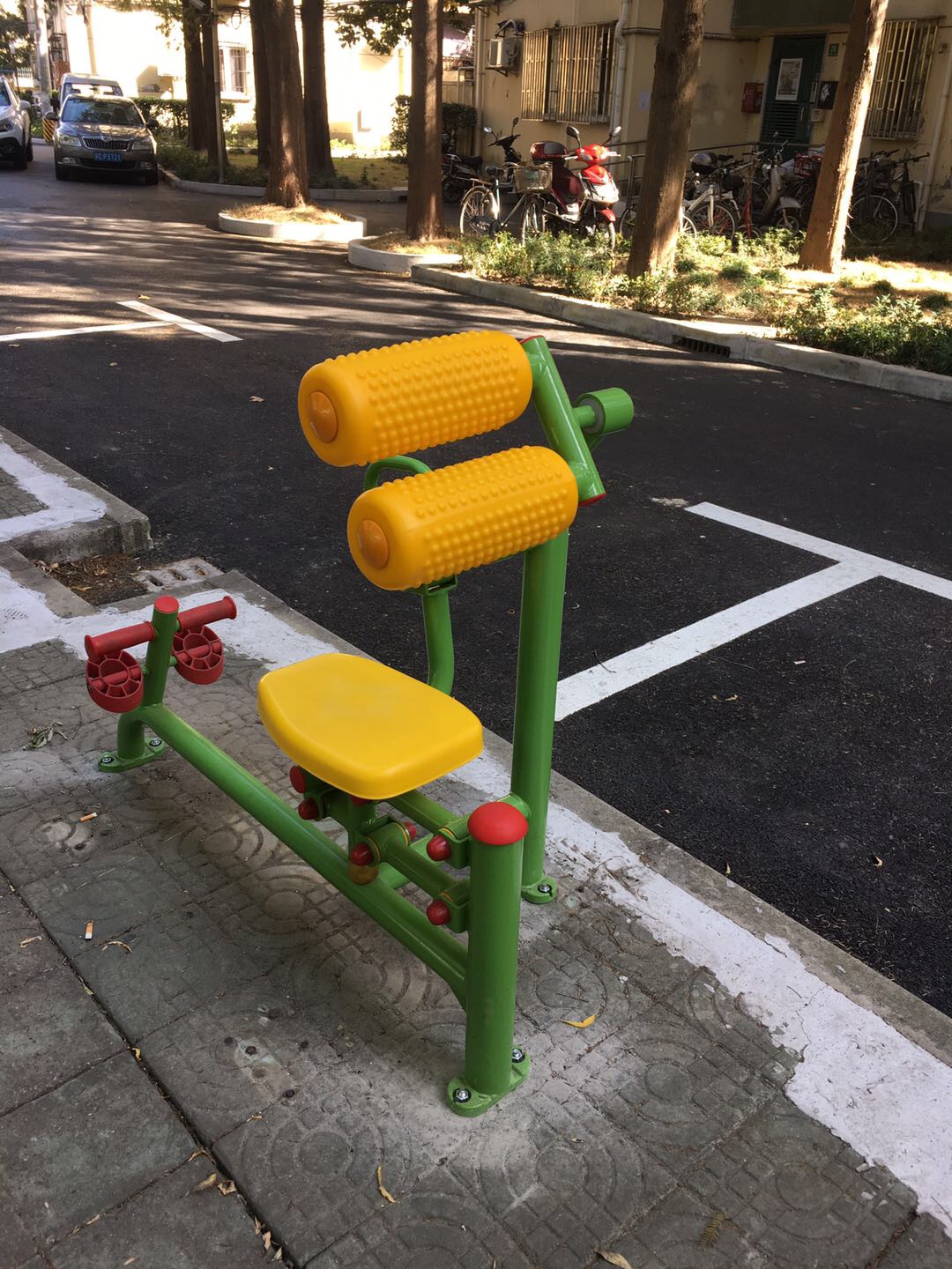 自重腹背鍛煉器