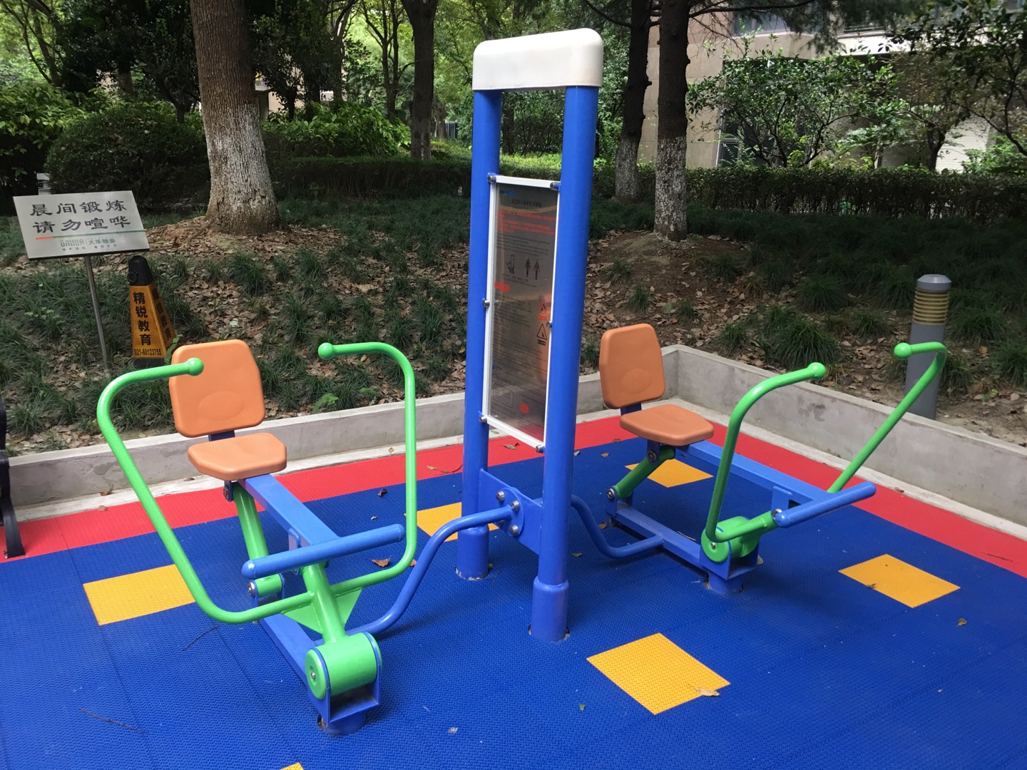 雙立柱平推平拉訓練器 雙立柱平推平拉訓練器