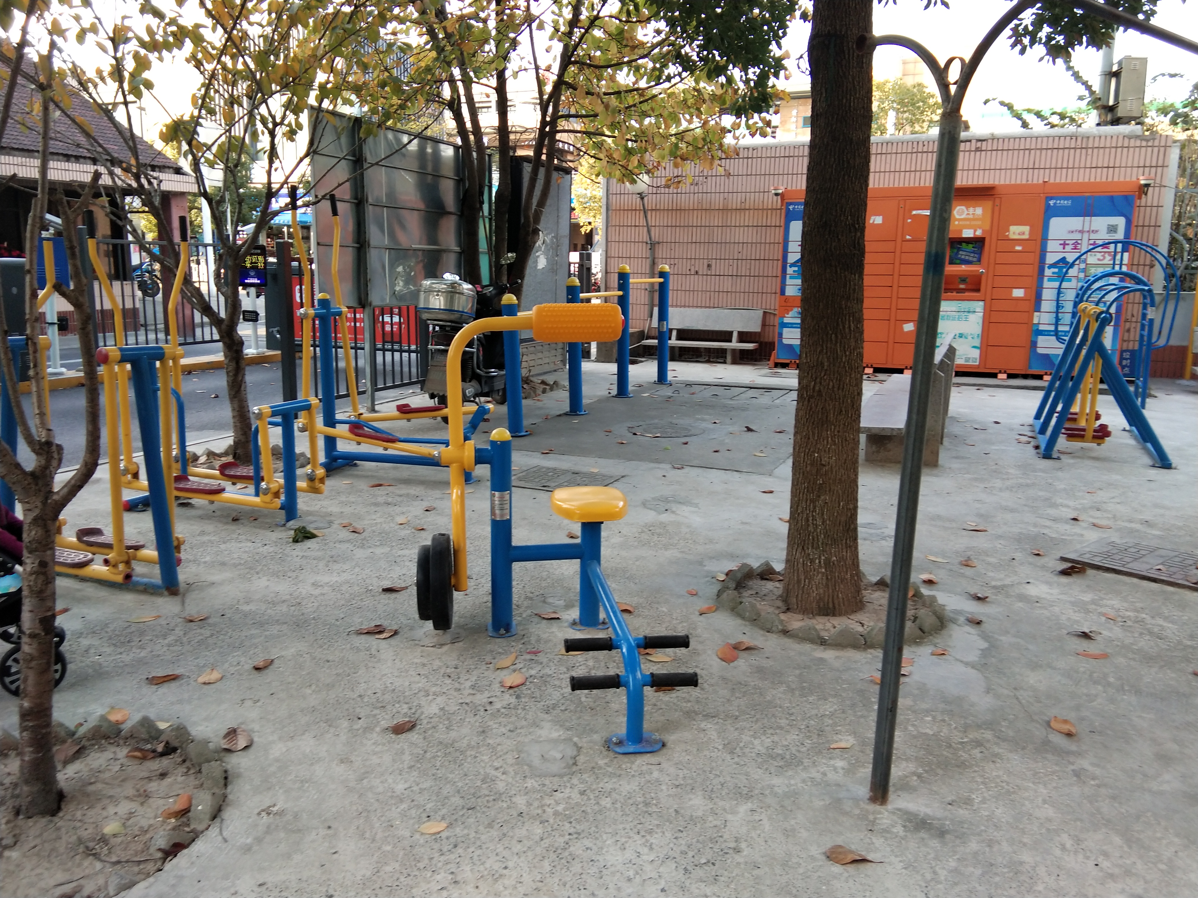 申華公寓小區(qū)健身點(diǎn)