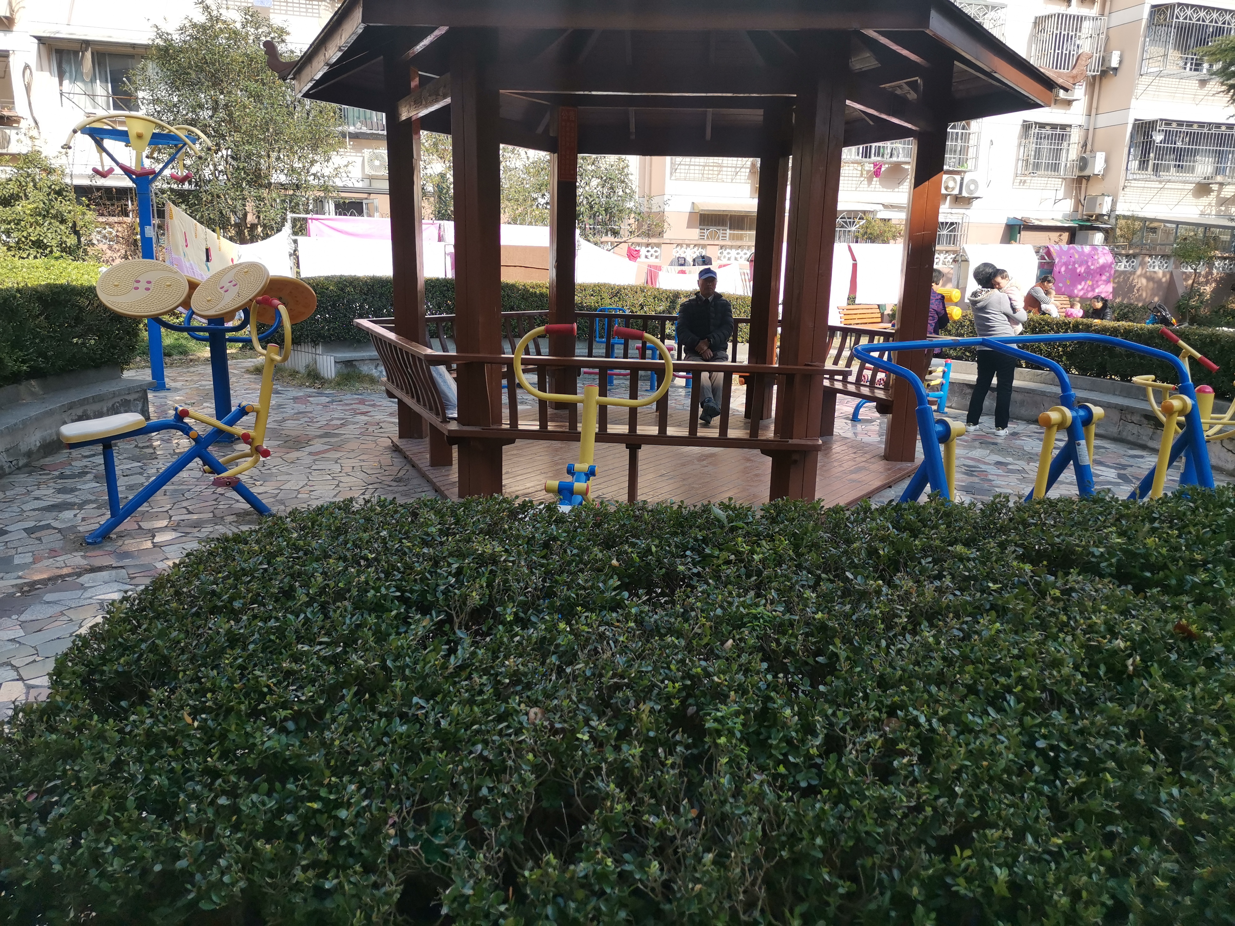 孫建路居委健身苑點(diǎn)