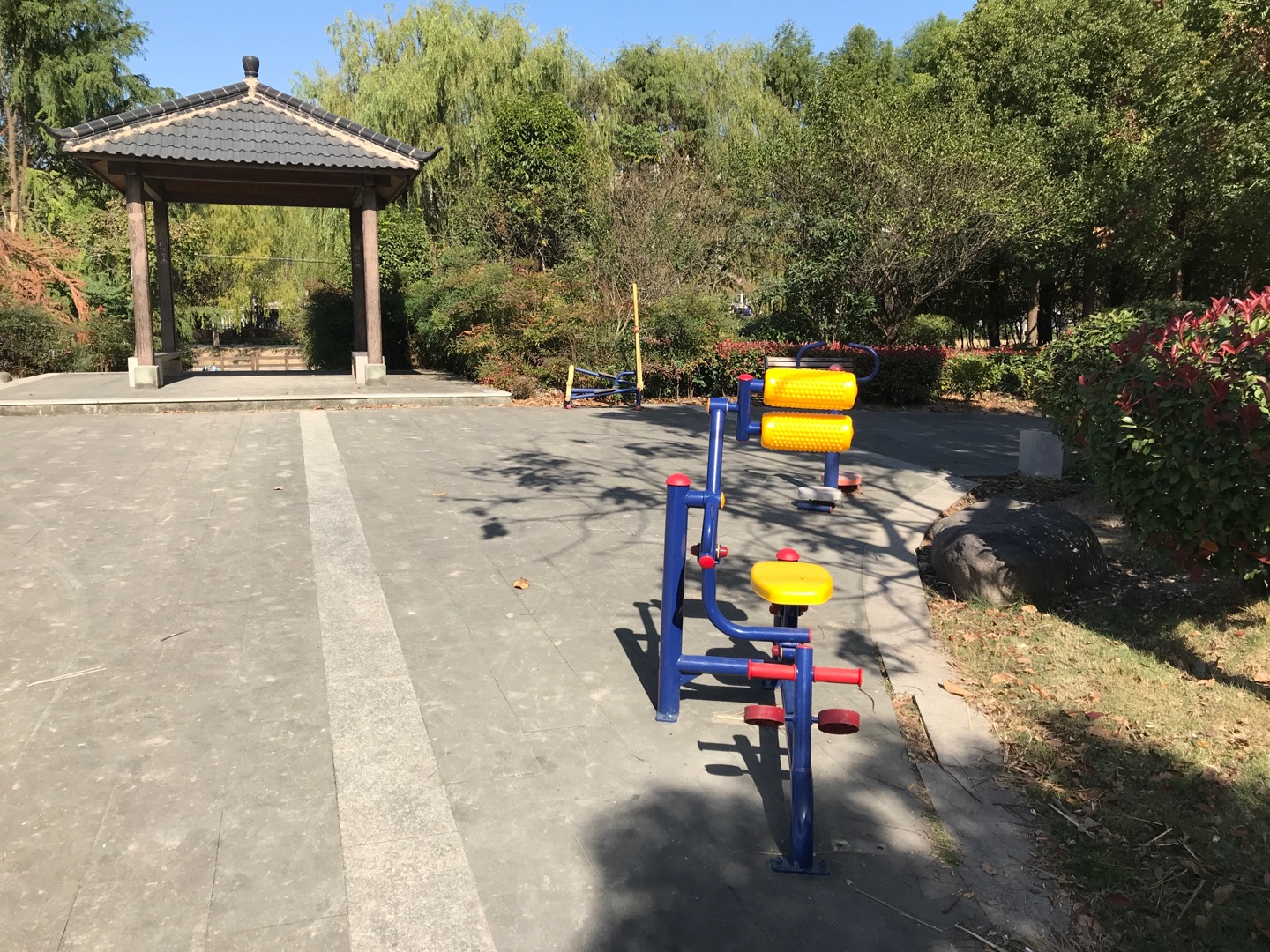 東港花苑居委涼亭路39號派出所東健身路徑