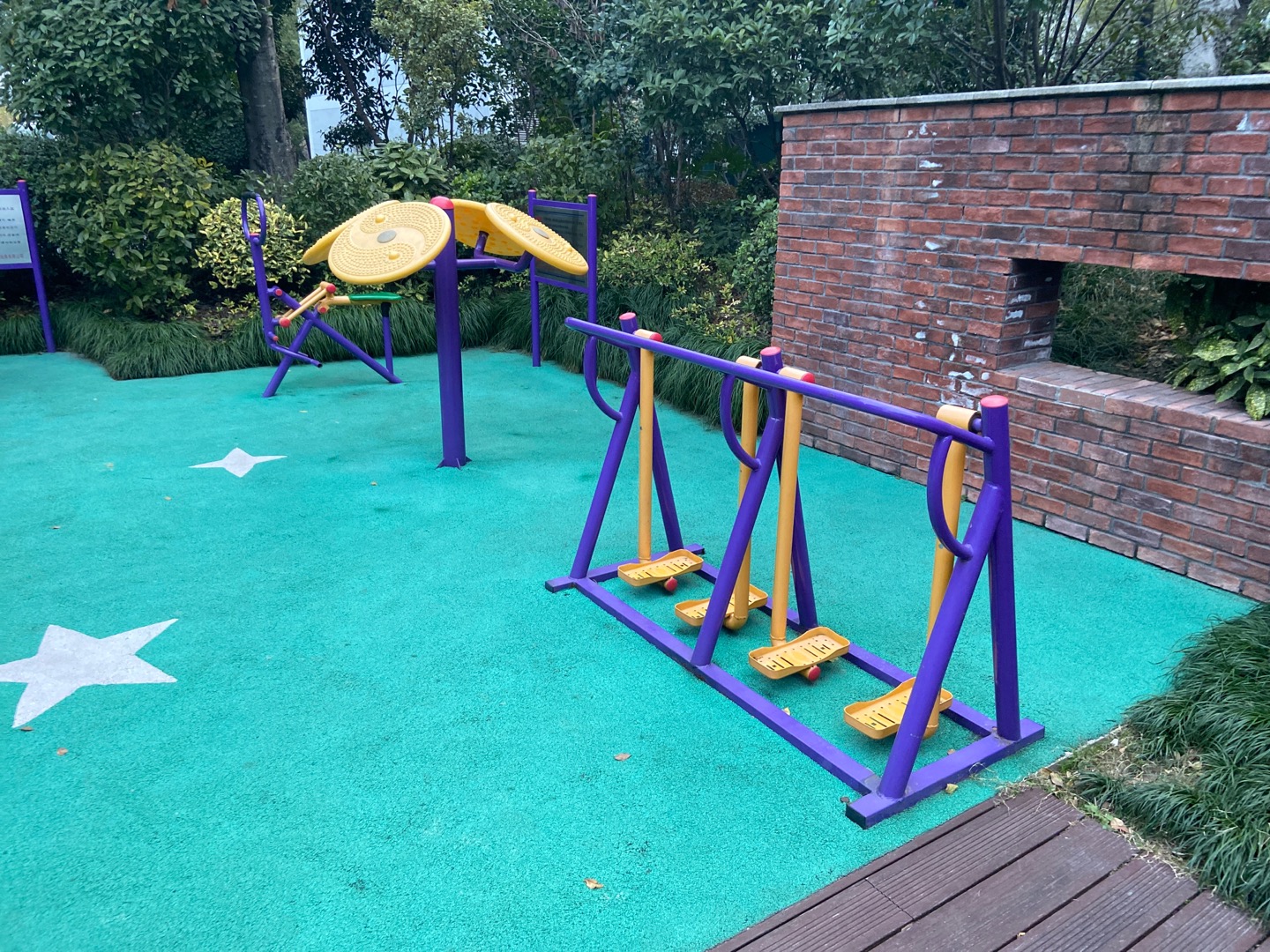 云谷路1288弄聯(lián)排122號市民健身點