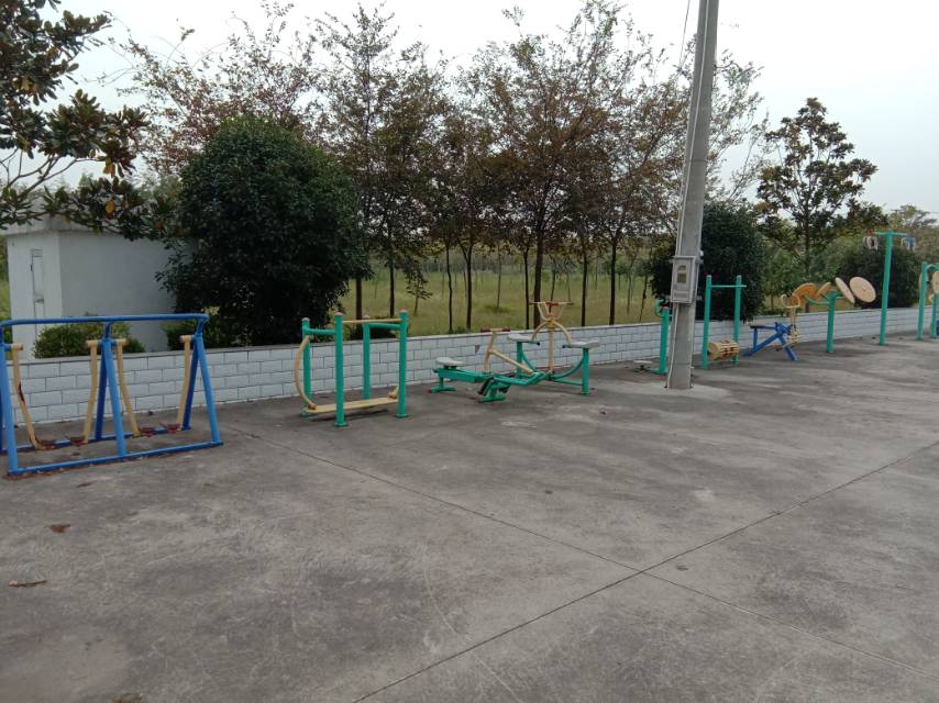 堡鎮(zhèn)四效村北部健身點