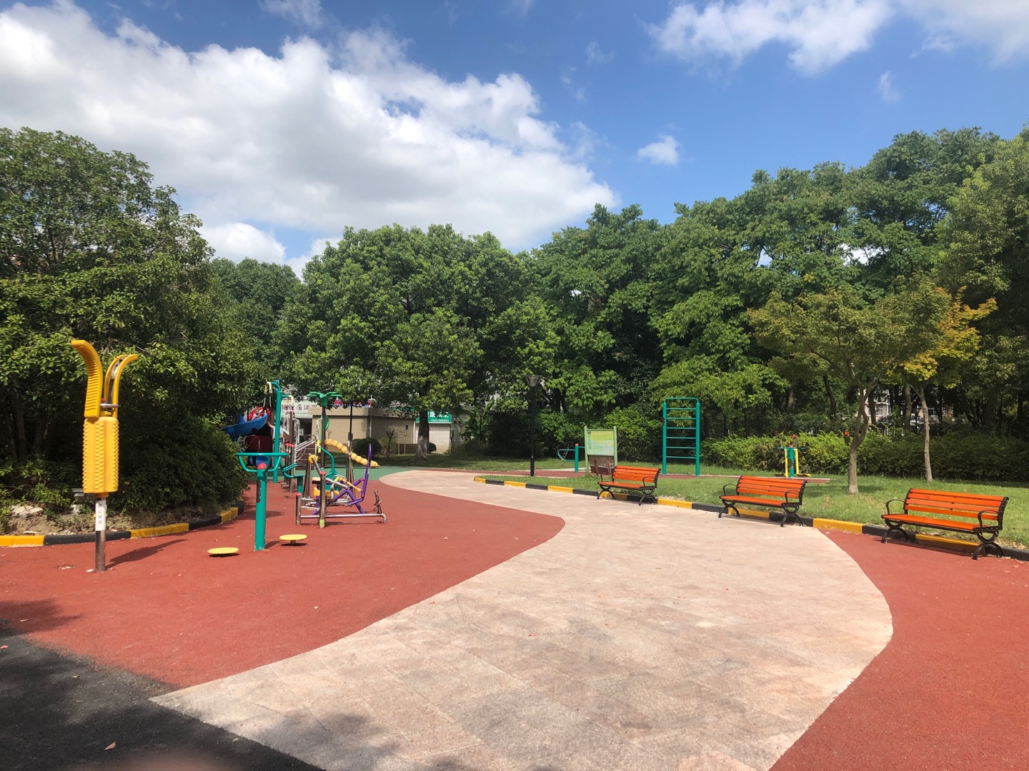 山鑫居委健身點