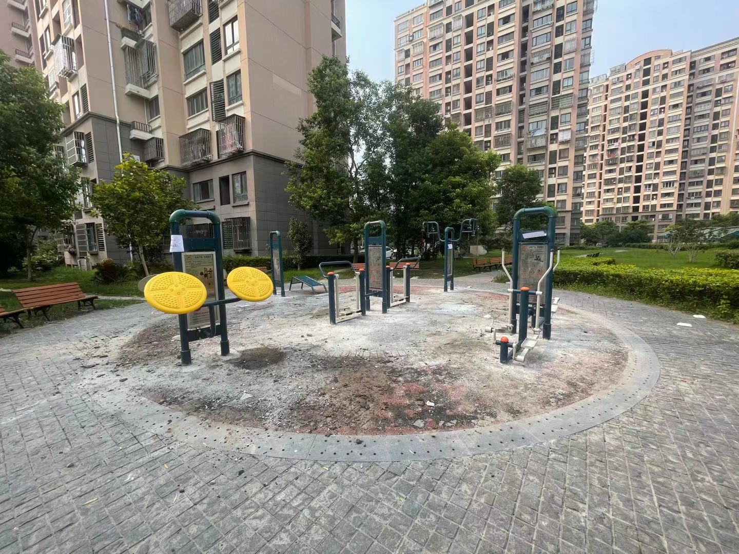 凌橋五居委健身點