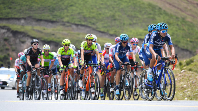 環(huán)青海湖國(guó)際公路自行車賽第三賽段開(kāi)賽