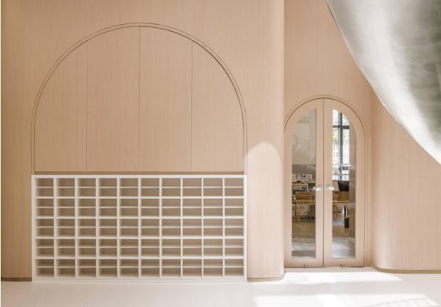 極簡(jiǎn)設(shè)計(jì)的幼兒園成為孩子釋放天性的樂園