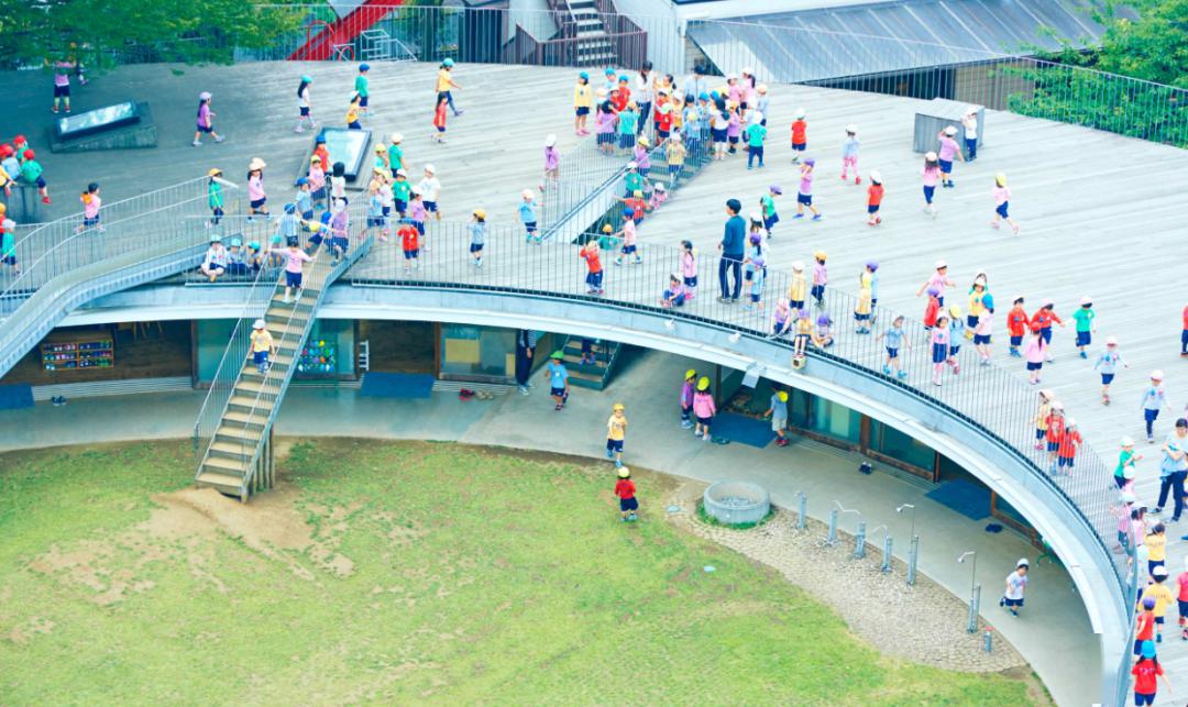極簡(jiǎn)設(shè)計(jì)的幼兒園成為孩子釋放天性的樂園