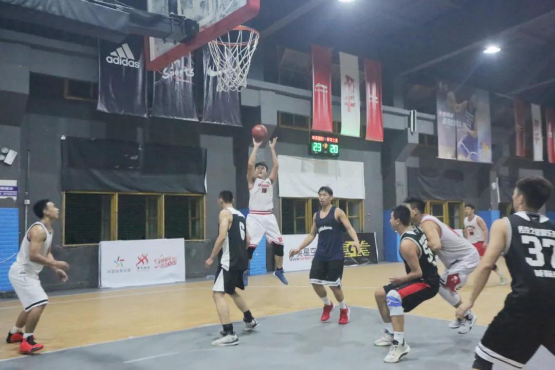 運(yùn)動(dòng)場(chǎng) 運(yùn)動(dòng)場(chǎng)